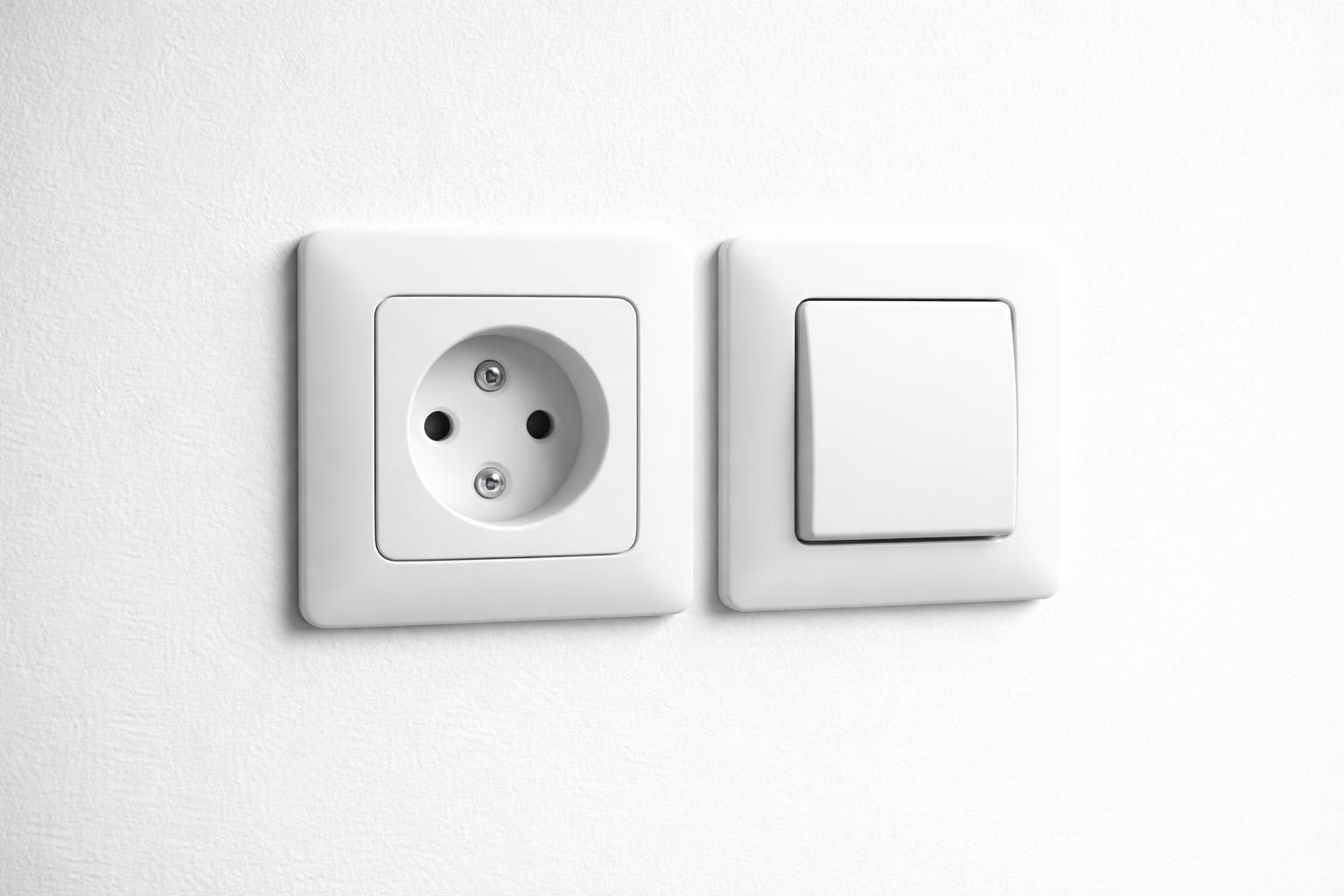 découvrez les hauteurs recommandées selon la norme nf c 15-100 pour installer correctement vos prises et interrupteurs électriques, garantissant sécurité et conformité.